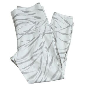 Athleta Salutation Stash Pocket II White Zebra 7/8 Tight Legging Medium 599542
